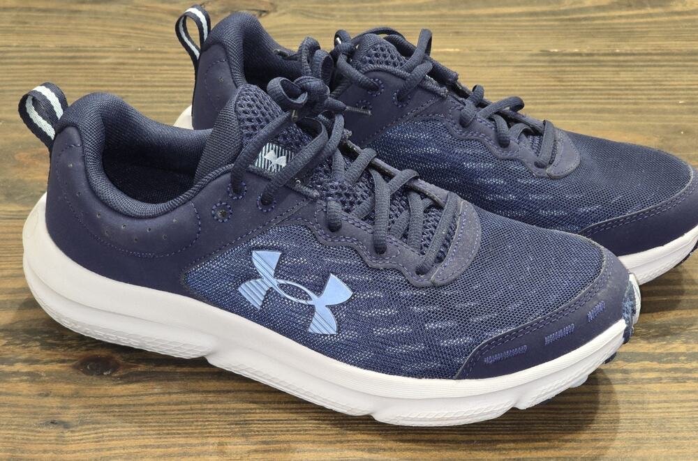 Under Armour 3026179 Womens sz 10.5 Training Charged Assert Running Shoes